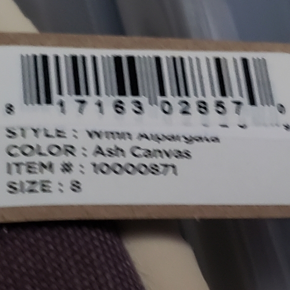 TOMS Canvas size 8 NWT - Picture 7 of 7